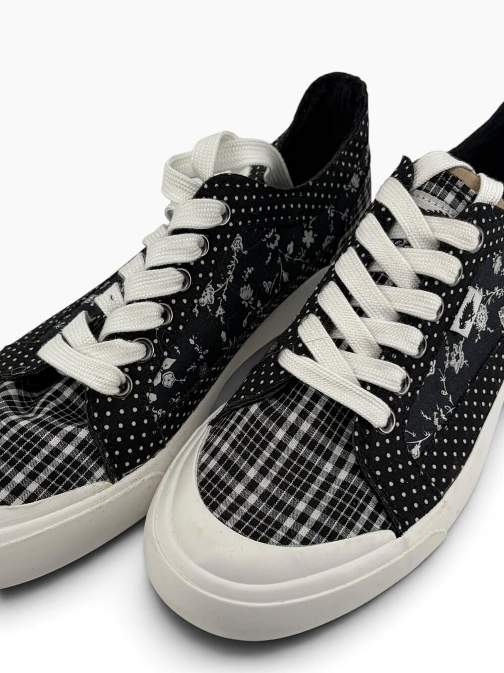 Rocket Dog Julia Cortland Mix Print Canvas Shoes – Size 8.5 – NEW NEVER WORN